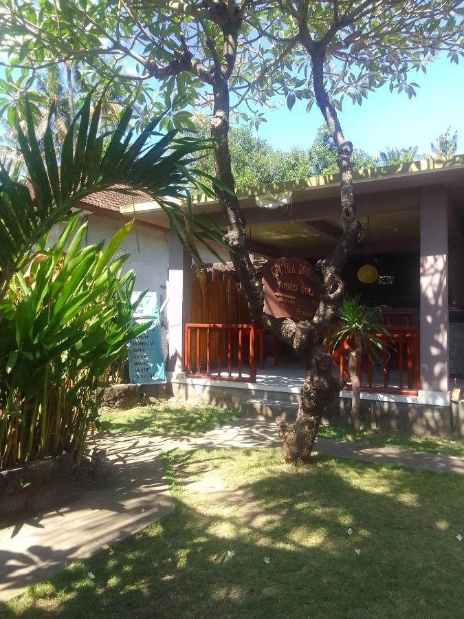 Kputra Homestay Amed Exterior foto