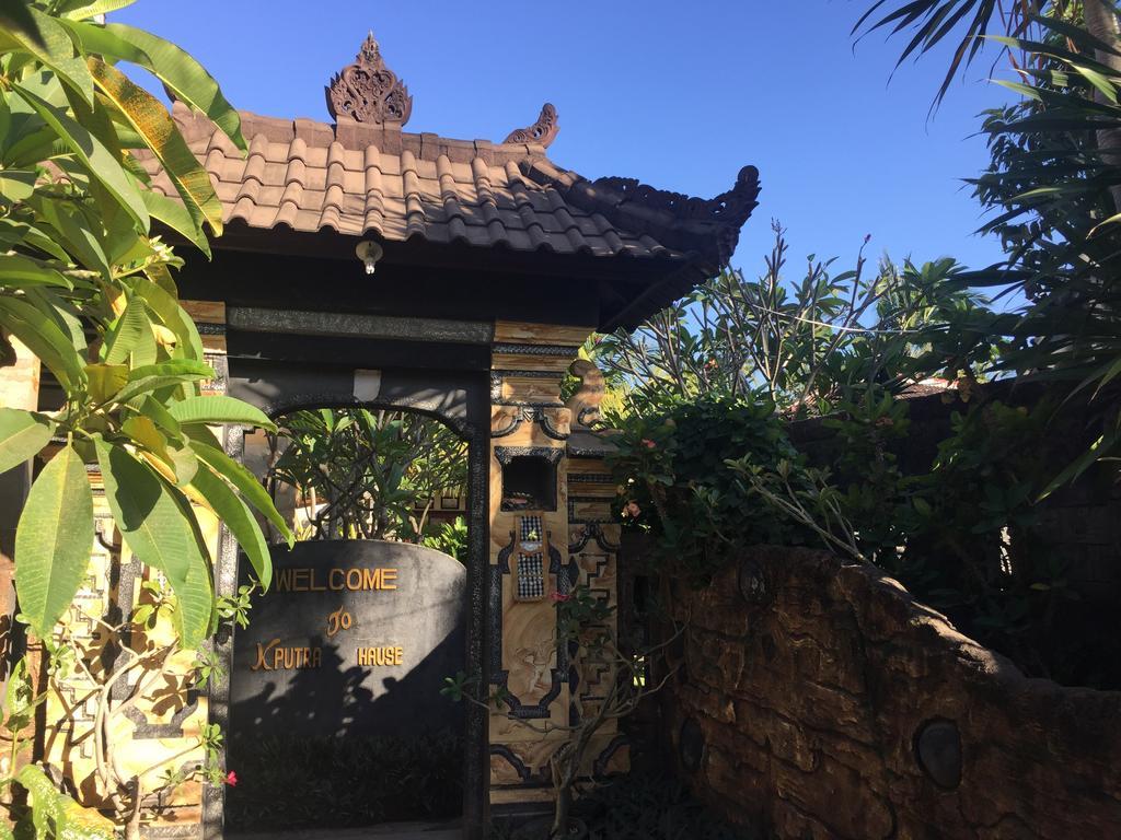 Kputra Homestay Amed Exterior foto