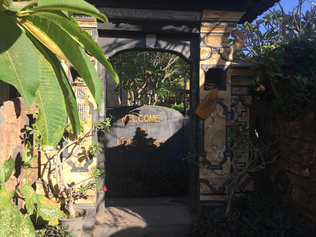 Kputra Homestay Amed Exterior foto