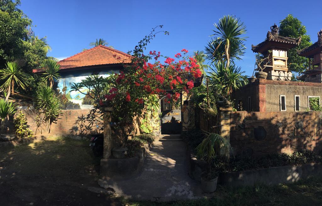 Kputra Homestay Amed Exterior foto